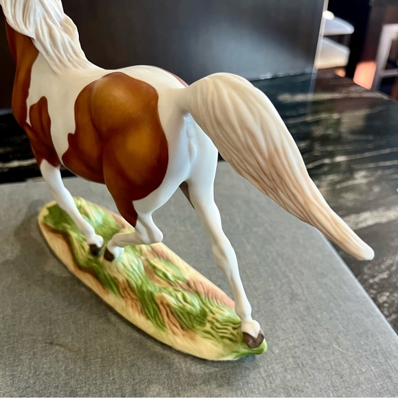 Franklin Mint Misty of Chincoteague Pinto Horse statue by Pamela Du Boulay - Picture 8 of 11